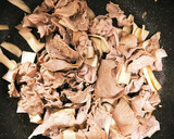 【簡単】きのこ、豚肉と豆腐の麺つゆ炒め作り方2写真