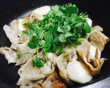 豚こまと山芋・豆苗の麺つゆマヨ炒め作り方2写真