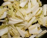 フライパンで簡単白菜とウインナーたいたん作り方1写真