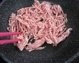 生姜がピリッ！豚ひき肉の炒め物作り方2写真