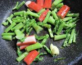 カニカマと大根の葉の炒め物作り方4写真
