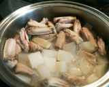 簡単♪鶏手羽中と大根の煮物作り方3写真