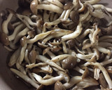 焼きしめじとカニかまのマヨあえ作り方1写真