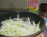 捨てずに大根の皮で明太子焼きそば☆作り方1写真