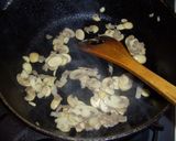 ホームパーティーに餃子の皮のミニミニピザ作り方1写真