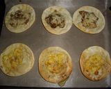 ホームパーティーに餃子の皮のミニミニピザ作り方4写真