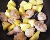 ボリューム満点！さつまいもと鶏の甘辛炒め作り方6写真
