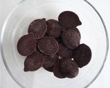 材料2個で　ピーチが溶け出るチョコレート作り方1写真