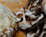 鶏肉とほうれん草コーンの味噌煮込みスープ作り方2写真