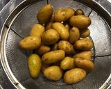 甘味噌からめた揚げ小芋♪作り方1写真