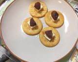 RITZとクリームチーズのイクラ乗せ作り方3写真