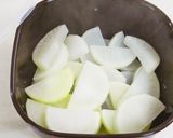 ほっこりと塩麹で。大根と豚肉の煮物作り方3写真