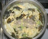 簡単☆乾燥わかめで韓国風牛肉レタススープ作り方13写真