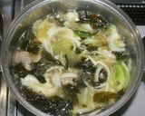 簡単☆乾燥わかめで韓国風牛肉レタススープ作り方11写真