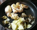 りんごで柔らか鶏ソテー♪作り方4写真