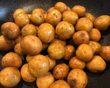 味噌仕立て 新ジャガのそぼろ餡煮作り方1写真