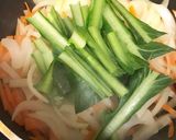 餃子と赤白緑野菜たっぷりＷ味噌ラーメン作り方3写真