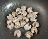 簡単!玉こんにゃくのハート形ピリ辛煮物♪作り方2写真