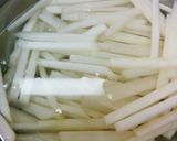 春の味! ウドとめかぶの酢の物作り方1写真