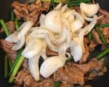 豚肉、ニンニクの芽、新玉ねぎの辛味噌炒め作り方4写真