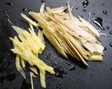 簡単！生姜とごぼうの味噌汁作り方1写真