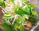ピーマンもやしの目玉焼(^_^)作り方1写真