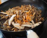 鶏ミンチ入りキンピラごぼう作り方3写真