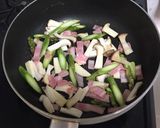 アスパラベーコンのバター醤油温玉混ぜそば作り方3写真