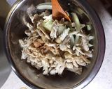 鶏肉と玉ねぎ、キュウリの ゴマだれ和え作り方3写真