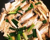 簡単ハタハタときのこのフライパン蒸し作り方5写真