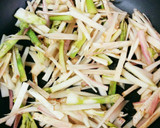 捨てないで‼　ウドの皮のキンピラ作り方5写真