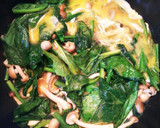 鶏がらで簡単！ほうれん草としめじの卵炒め作り方8写真