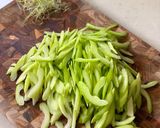 NYで人気! セロリと甘いデーツのサラダ作り方3写真