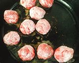 牛こまボールの赤ワイントマト煮込み作り方2写真