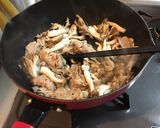 きのこと豚肉のオイマヨにんにくパスタ作り方2写真