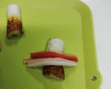 お弁当に簡単彩りに❣️竹輪のカニカマ巻き作り方3写真