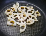 簡単！豚コマ蓮根のピリ辛炒め作り方4写真
