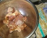鳥もも肉のマヨケチャ炒め☆onモヤシ☆作り方1写真