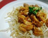 鳥もも肉のマヨケチャ炒め☆onモヤシ☆作り方5写真
