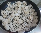 冷めても美味しい♪　れんこんの甘酢炒め作り方2写真