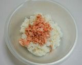 朝ごはんにも！ごま油香る鮭おにぎり作り方2写真