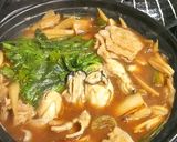 牡蠣鍋は豚バラごぼう舞茸ねぎ春菊赤だしで作り方7写真