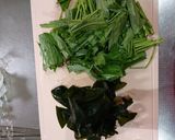 ビタミンたっぷり空心菜と新わかめの炒め物作り方1写真