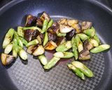 簡単副菜！アスパラ椎茸のガリバタ醤油作り方3写真