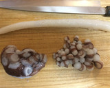 簡単☆生タコの皮とワカメの醤油マヨ和え作り方1写真