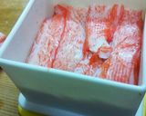 100均デコ寿司で　カニかま押し寿司作り方4写真