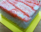 100均デコ寿司で　カニかま押し寿司作り方6写真