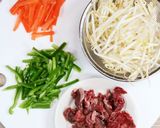 野菜たっぷり！もやしのにんにく醤油炒め。作り方1写真