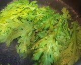 春菊と鶏ささみの胡麻和え作り方3写真
