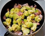 ロマネスコとベーコンのおかか醤油炒め作り方5写真